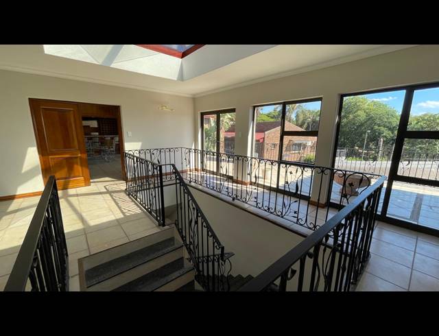 5 BEDROOM HOUSE FOR SALE IN WATERKLOOF HEIGHTS